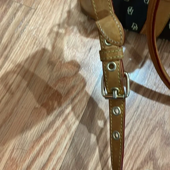 Dooney & Bourke brown and tan logo shoulder bag - Picture 9 of 11